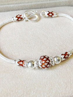 สร้อยข้อมือเงินแท้ 99.9% งานสุโขทัย ลายหกเสา งานลงยาสีแดง ลายดอกพิกุล ประดับเม็ดเงิน