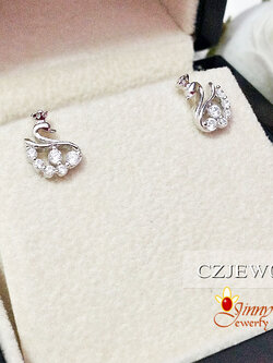 ต่างหูเงินแท้ รูปหงษ์ ประดับเพชร cz