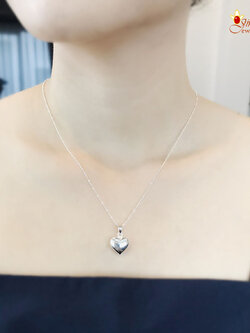 สร้อยเงินแท้ 92.5% สร้อยพร้อมจี้หัวใจ งานหัวใจสวยๆ ขนาดกลางๆ กำลังพอดี เหมาะสำหรับเป็นของขวัญให้คนพิเศษ (เรือนเงินแท้)