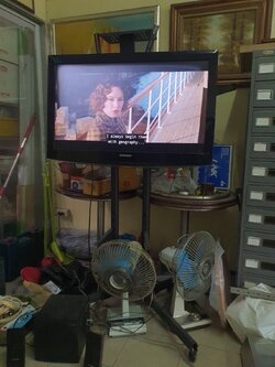 ขายทีวี LCD Samsung 37 นิ้ว พร้อมขาตั้ง