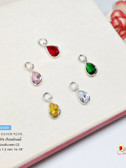 จี้เงินแท้ 92.5% จี้ทรงหยดน้ำ พลอยสังเคราะห์ ขนาดเล็กๆ น่ารักๆ กรอบเงินแท้ เล่นแสงได้ดีมากๆ (ราคาเฉพาะจี้ ไม่รวมสร้อย)