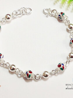 สร้อยข้อมือเงินแท้ 92.5% ร้อยเม็ดปะคำ งานลงยา สีน้ำเงิน เขียว แดง ลายดอกพิกุล ห้อยกระดิ่ง 1 ลูก