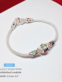 สร้อยข้อมือเงิน 99.9% งานสุโขทัย ลายสามเสา ลงยาสีแดง น้ำเงิน เขียว เล่นลายไทย