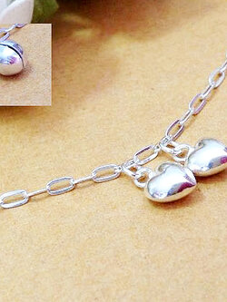 สร้อยข้อเท้าเงินแท้ ห้อยตุ้งติ้งหัวใจเกลี้ยง 2 ดวง (พร้อมกระดิ่งตรงตะขอ 1 ลูก) หนา 1.2 มิล