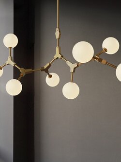 โคมไฟแขวนเพดานโครงเหล็กสีทองโป๊ะโคมสีขาวขุ่นทรงกลม [XBMD02]