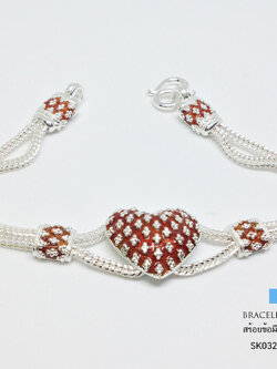 สร้อยข้อมือเงินแท้ 99.9% งานสุโขทัย ลงยาตรงกลางรูปหัวใจ สีแดง ลายดอกพิกุล