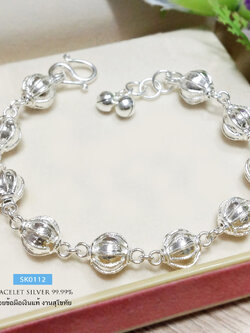 สร้อยข้อมือเงินแท้ 99.9% งานสุโขทัย สร้อยร้อยเม็ดเงินเล่นลาย เป็นงานเกลี้ยงไม่ลงยา แต่สวยเด่นแน่นอน