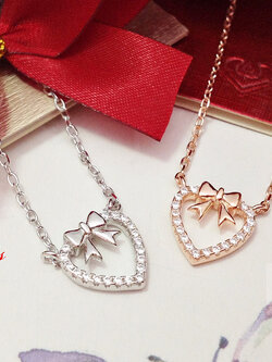 สร้อยเงินแท้ พร้อมจี้หัวใจติดโบว์ มีสองแบบให้เลือก แบบเงิน และ Pink gold ประดับเพชร cz