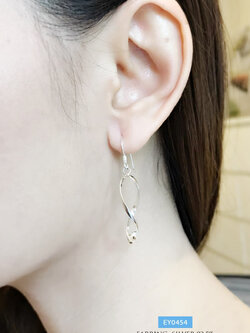 ต่างหูเงินแท้ 92.5% ต่างหูแฟชั่น ต่างหูห้อย แบบเกี่ยว ลายเกลียวไขว้ (เรือนเงินแท้)