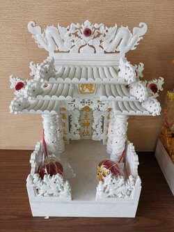 ศาลเจ้าที่หินอ่อนขาว ขนาด 16 นิ้ว (รุ่นมั่งคั่งมั่งคง) 4เสา 5หลังคา ปลา8 มังกร8 หงษ์8