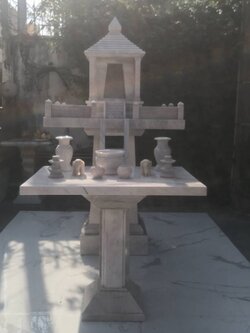 ศาลตายายหินอ่อนขาวเทาทรงโมเดิร์น ขนาดฐาน 69*69 ซม