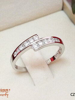 แหวนเงินแท้ แบบไขว้ประดับเพชร cz