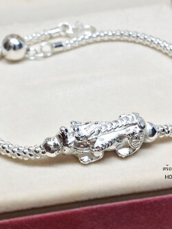 สร้อยข้อมือเงินแท้ 92.5% ลาย Popcorn ร้อยปี่เซียะ ประดับเม็ดเงิน พร้อมกระดิ่ง 1 ลูก