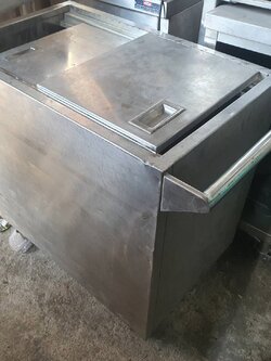 ถังน้ำแข็งมือสอง จุน้ำแข็ง 3-4 กระสอบ มีล้อ