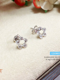 ต่างหูเงินแท้ ประดับเพชร cz ชิ้นเล็กๆ น่ารักๆ เล่นแสงดีมาก