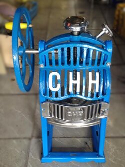 เครื่องทำน้ำแข็งใสแบบมือหมุน