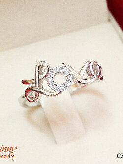 แหวนเงินแท้ 92.5% ประดับเพชร cz เขียนคำว่า "Love"