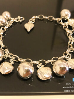 สร้อยข้อมือเงินแท้ 92.5% ลายโซ่ ร้อยตุ้งติ้งเม็ดเงิน และแอปเปิ้ล 15 ชิ้น ห้อยกระดิ่ง 1 ลูก (งานไทย)