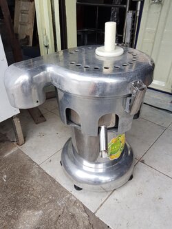 เครื่องคั้นน้ำผลไม้แยกกาก รุ่น A3000