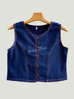 เสื้อผ้าเมืองแขนกุด งานด้นมือ สีสวยสดสะดุดตากระดุมกะลา ใส่ลืมร้อนไปเลย มีสีแดง,กรมม่อฮ่อม,ขาวนวล,ดำ,ชมพู และชานมมีขนาด 34"-40"