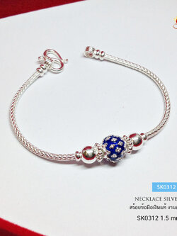 สร้อยข้อมือเงิน 99.9% งานสุโขทัย ลงยาตรงกลาง สีน้ำเงิน ลายดอกพิกุล ประดับเม็ดเงิน