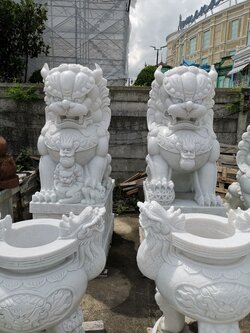 สิงโตหินอ่อนหยกขาว สูง200 เซนติเมตร