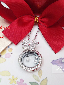 สร้อยเงินแท้ พร้อมจี้รูปผีเสื้อ งานแบรนด์ Chopard ตรงกลางพลอยสีขาว 3 เม็ดกลิ้งไปมา เล่นแสงสวยมาก