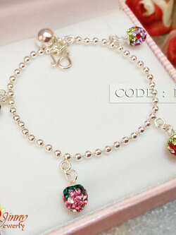 สร้อยข้อมือเงินแท้ สำหรับเด็ก ห้อยสตอเบอรี่คละสี หนา 1.2 มิล