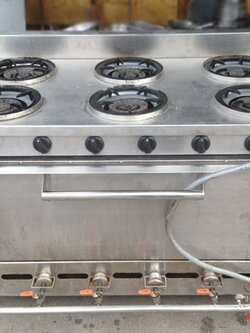 เตาฝรั่ง 6 หัว มีเตาอบในตัว ใช้แก๊ส