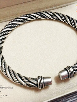 กำไลข้อมือเงินแท้ งานรมดำ แบบตัน (Handmade)