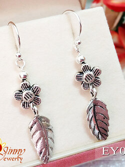 ต่างหูเงินแท้ แบบก้าน รูปดอกไม้ห้อยใบไม้ (งานรมดำ)