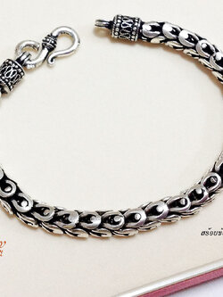 สร้อยข้อมือเงินแท้ 92.5% ลายเกร็ดมังกร งานรมดำ หนักประมาณ 2 บาทตัน (งานไทย- Handmade)