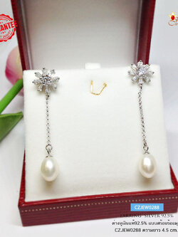 ต่างหูเงินแท้ 92.5% ต่างหูห้อย ระย้าแบบแป้นเสียบ รูปดอกไม้ ประดับเพชร cz ร้อยด้วยมุกน้ำจืดแท้ (เรือนเงินแท้)