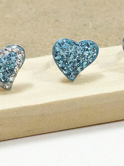 ต่างหูเงินแท้ 92.5% หัวใจเฉียง ขนาดกลาง ประดับพลอยสี (ตัวเรือนเงินแท้)