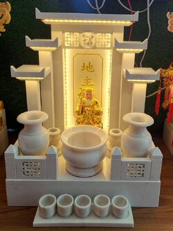 ศาลเจ้าที่หินอ่อนขาวลายน้อยทรงโมเดิร์น ขนาด18นิ้ว 4เสา5หลังคา