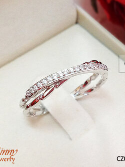 แหวนเงินแท้ แบบไขว้ประดับเพชร cz