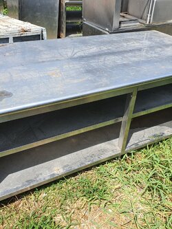 เคาน์เตอร์สแตนเลสกลางครัว