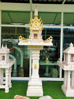 ศาลพระภูมิหินอ่อนทรงประสาทสีชมพู ขนาดฐานกว้าง 81 ซม ยาว 81 ซม