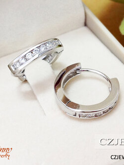 ต่างหูเงินแท้ ประดับเพชร cz เรียง 1 แถวละ 8 เม็ด