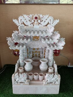 ศาลเจ้าที่หินอ่อนขาวชมพูหลังคากระเบื้อง ขนาด16 นิ้ว (รุ่นมั่งคั่งมั่งคง) 4เสา 5หลังคา ปลา8 มังกร8 หงษ์8