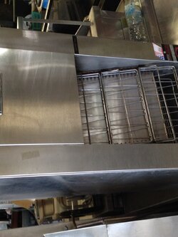 เครื่องปิ้งขนมปังแบบสายพานแนวตั้ง HATCO