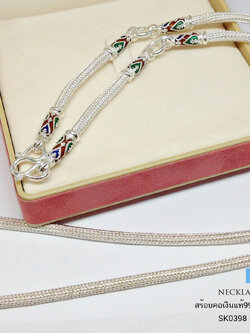 สร้อยคอเงินแท้ 99.9% งานสุโขทัย ลายสี่เสากลม ห้อยพระ 3 องค์ งานลงยา สีเขียว แดง น้ำเงิน ขนาด 2.6 บาทตัน ใส่ได้ทั้งชาย หญิง (งานสุโขทัย-งานช่างทอง)