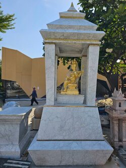 ศาลพระพรหมหินอ่อน