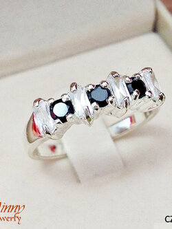 แหวนเงินแท้ ประดับพลอยสีนิล