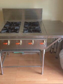 เตาฝรั่งสแตนเลส 4 หัวเตา พร้อมที่วางเครื่องปรุง วาล์วทองเหลืองอย่างดี