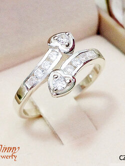 แหวนเงินแท้ 92.5% หัวใจไขว้ ประดับเพชร cz ทั้งสองข้าง