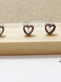 ต่างหูเงินแท้ 92.5% ต่างหูจิ๋ว รูปหัวใจ งานรมดำ (ตัวเรือนเงินแท้)