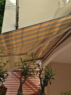 กันสาดพับเก็บได้แบบมือหมุน