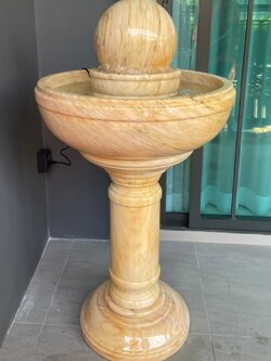 ชุดลูกหมุนหินอ่อนเหลือง ลูก25 ซม อ่าง60 ซม เสาโชว์70 ซม ( พร้อมปั้ม)