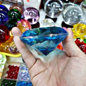 แก้วสี ทรงเพรชกระรัต